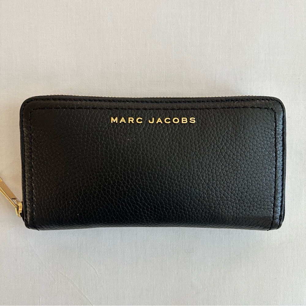 Authentic Mark Jacobs Black Leather Zippy Large Wallet